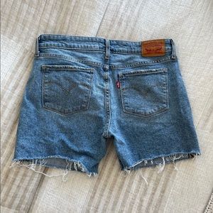 Levi’s jean short